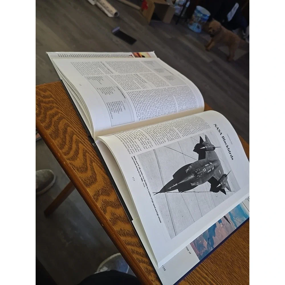 US USAF Lockheed SR-71 Blackbird Crowood Aviation Series ‎ Hardcover Refere...